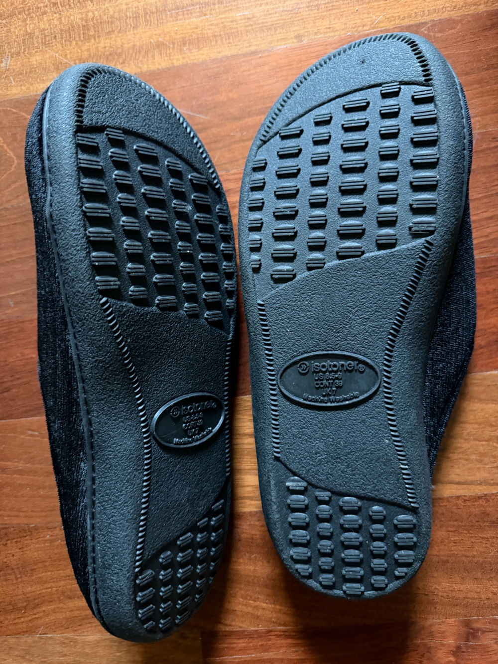 Isotoner Black Metallic Sparkle House Slippers with Bows – fits US 8.5-9 - Picture 2 of 5